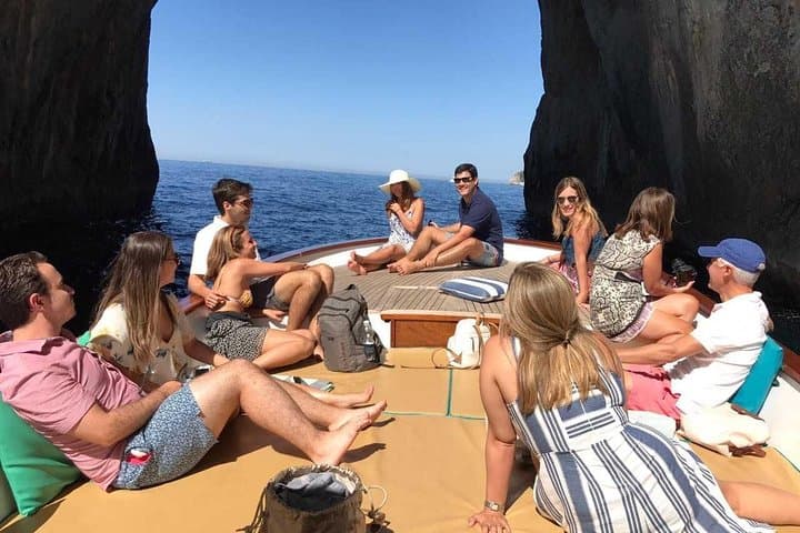 Capri Deluxe : prima visita alla Grotta Azzurra/Giro in barca da Napoli