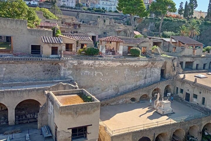 Ercolano Scavi, ieri come oggi. Tour privato con Guida Esperta