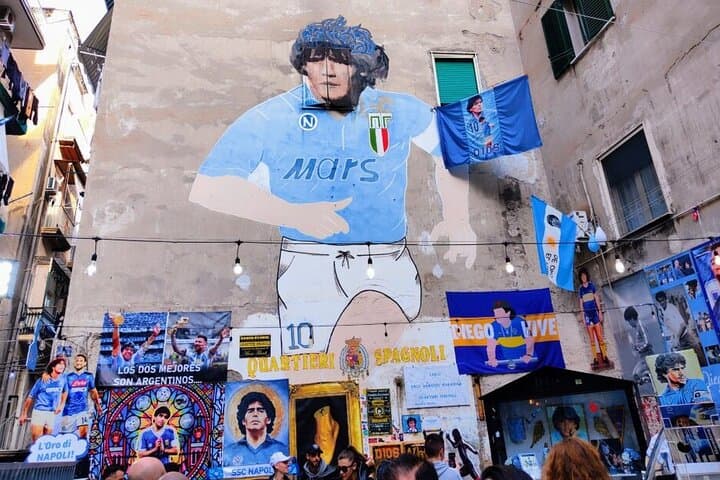 Tour dei Quartieri Spagnoli, della Street Art e del Mercato Locale a Napoli