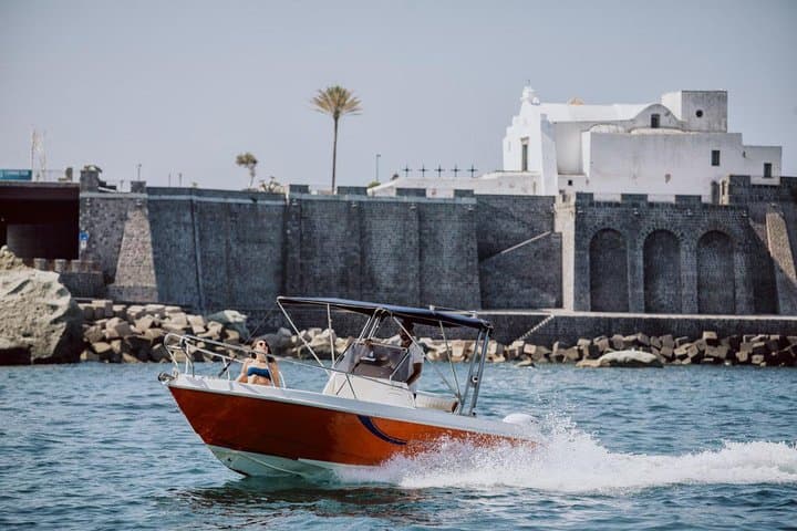 Escursione in barca dell'isola d'Ischia Terminal Boat 21