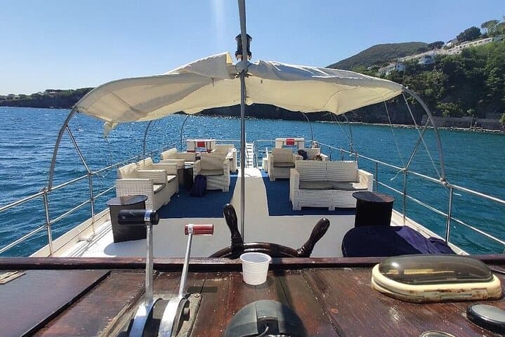 Escursione in barca con Pranzo a bordo alla Scoperta di Ischia