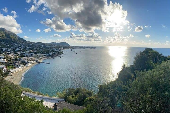 Isola d’Ischia Tour per Piccoli Gruppi in Minibus