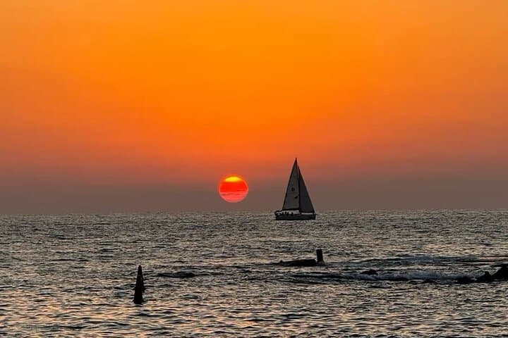 Escursione Privata Isola d’Ischia al tramonto in Barca Romar 5,7m