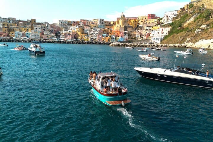 Tour in barca per piccoli gruppi da Ischia con aperitivo