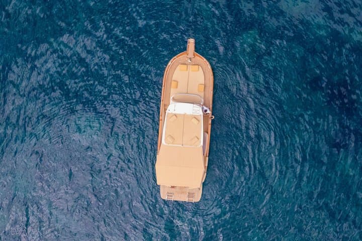 Escursione privata in barca isola d'Ischia con Gozzo Cilento 12m